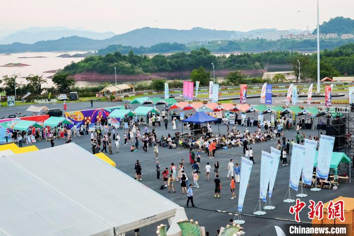 千岛湖掀起户外运动热潮：赛车、骑行、水上嘉