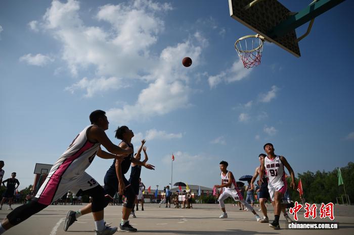 科尔沁草原“村BA”联赛点燃农牧民热情