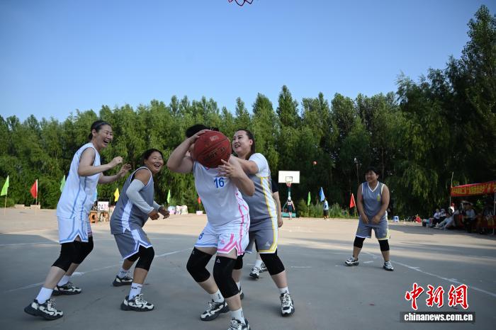 科尔沁草原“村BA”联赛点燃农牧民热情