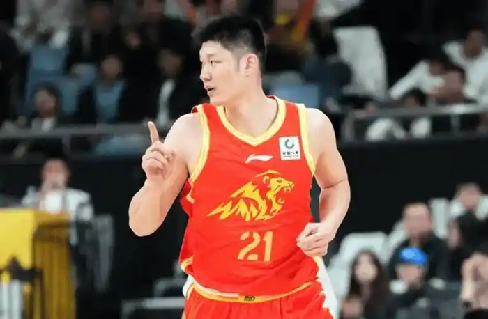 胡金秋遭反关节掰伤手臂 广厦卫冕之路遇阻