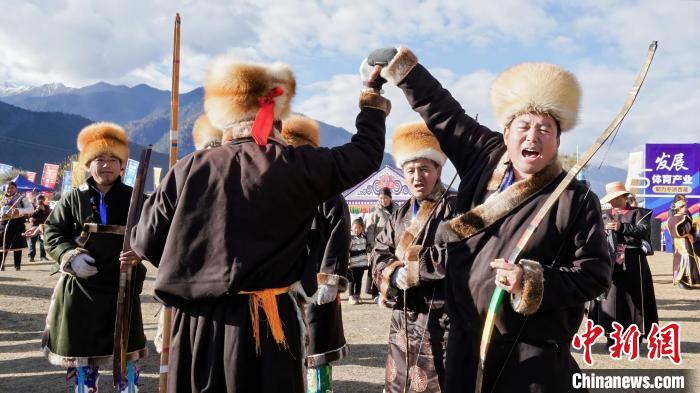 西藏林芝举行第九届传统响箭比赛：17支队伍18